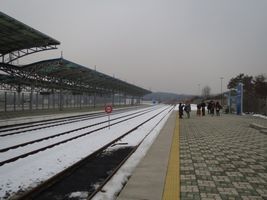 都羅山駅線路